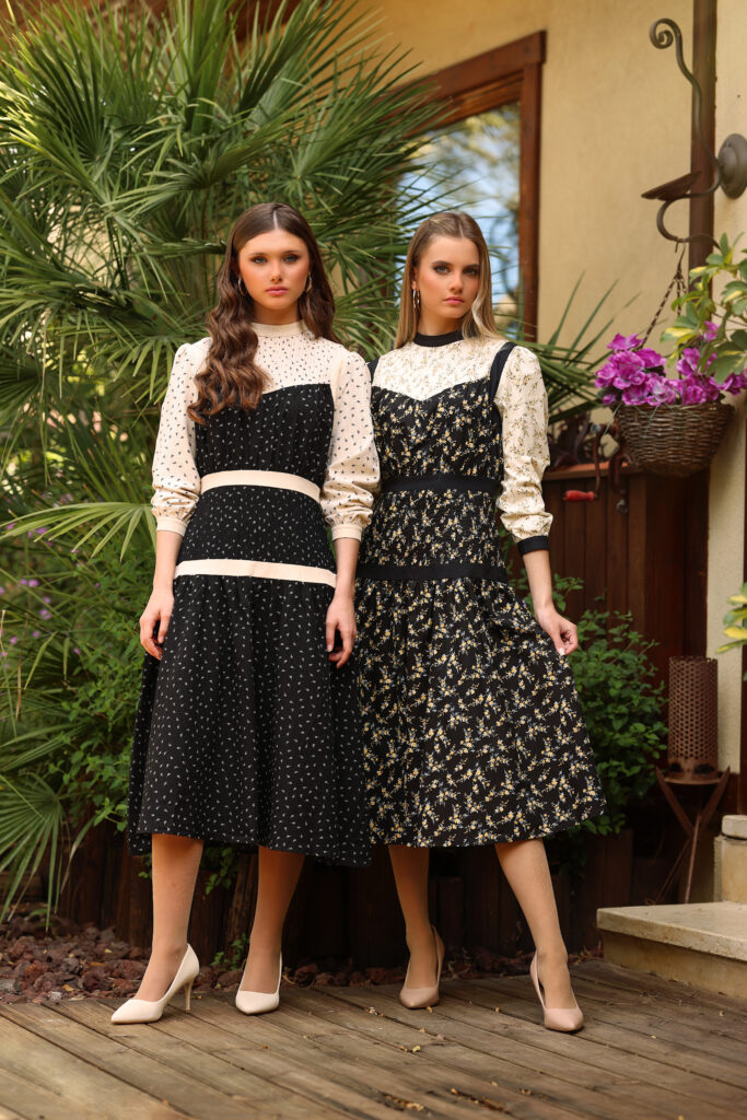 שמלה עם קפלים במותן