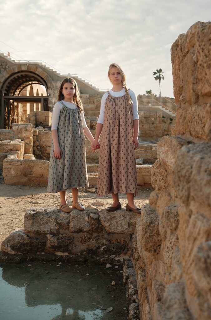 סרפן עם שרשרת בצואר והכתפיות