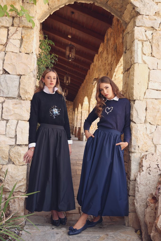 סט סריג וחצאית בלון כחול ושחור