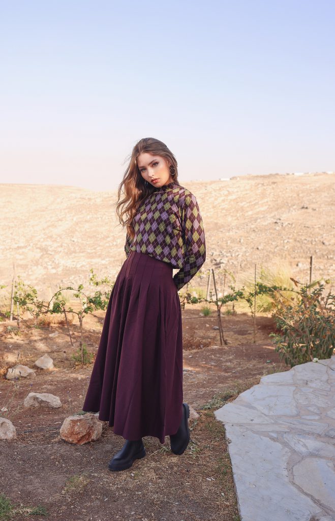 חולצת גולף עם מעויינים